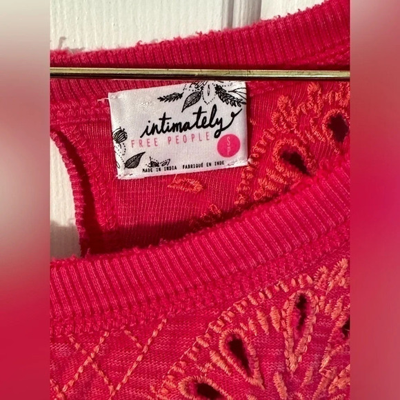 FREE PEOPLE Intimately SMALL Pink Embroidered Oversized Backless Cut Out Raw Hem - Picture 7 of 11